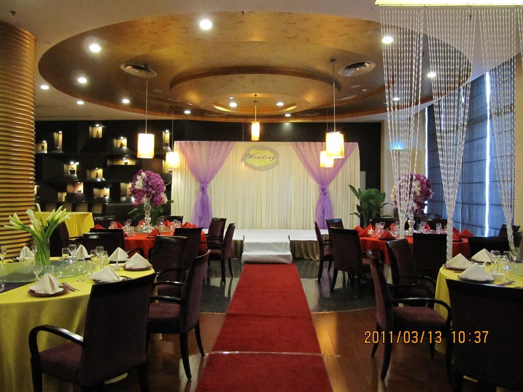 Holiday Inn Central Plaza Beijing Exterior photo